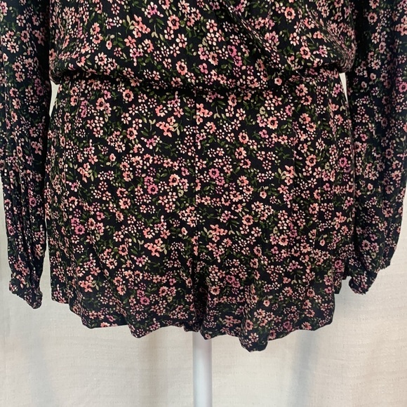 Forever 21 Black Floral Long Sleeved Romper- NWT - Picture 5 of 13